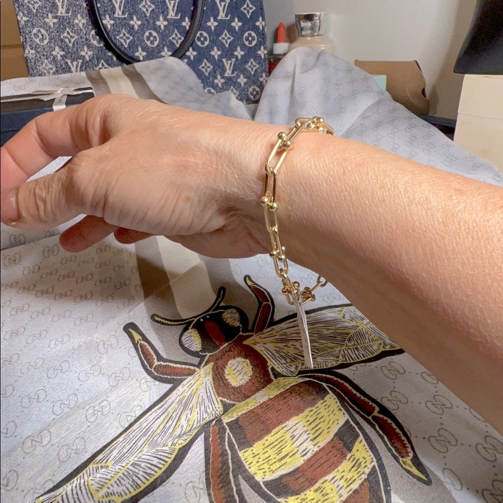 Hardware Bracelet 7.5 inches 18k solid Saudi Arabia gold 750 real gold.